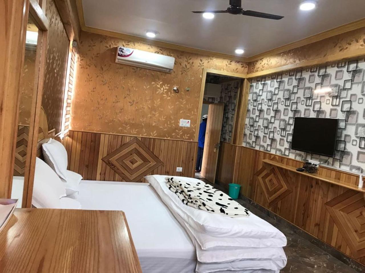 Oyo 37525 Hotel Mall Palace Pithorāgarh Exterior foto