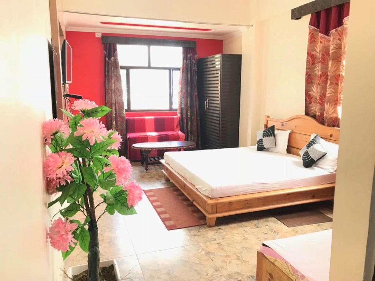Oyo 37525 Hotel Mall Palace Pithorāgarh Exterior foto