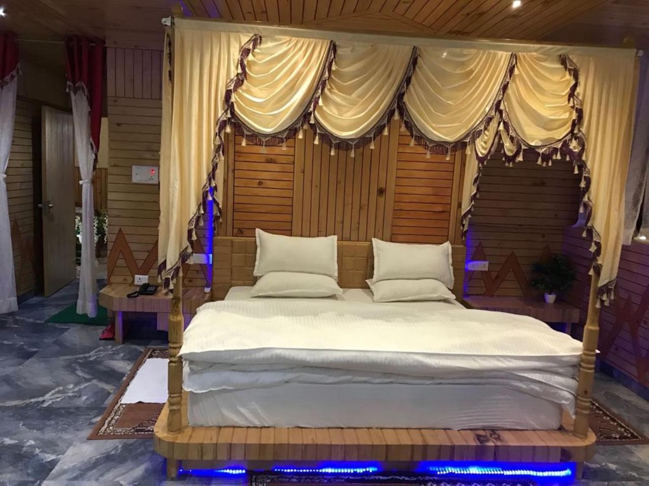 Oyo 37525 Hotel Mall Palace Pithorāgarh Exterior foto