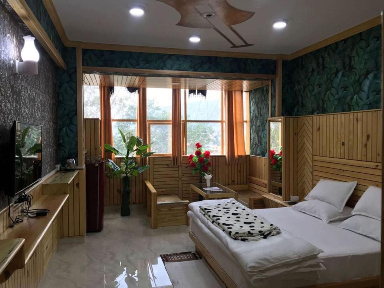 Oyo 37525 Hotel Mall Palace Pithorāgarh Exterior foto