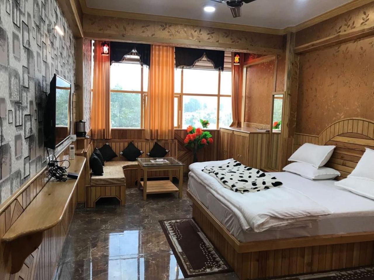 Oyo 37525 Hotel Mall Palace Pithorāgarh Exterior foto